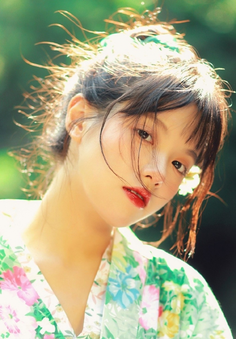 漂亮和服美女红唇雪肤户外写真