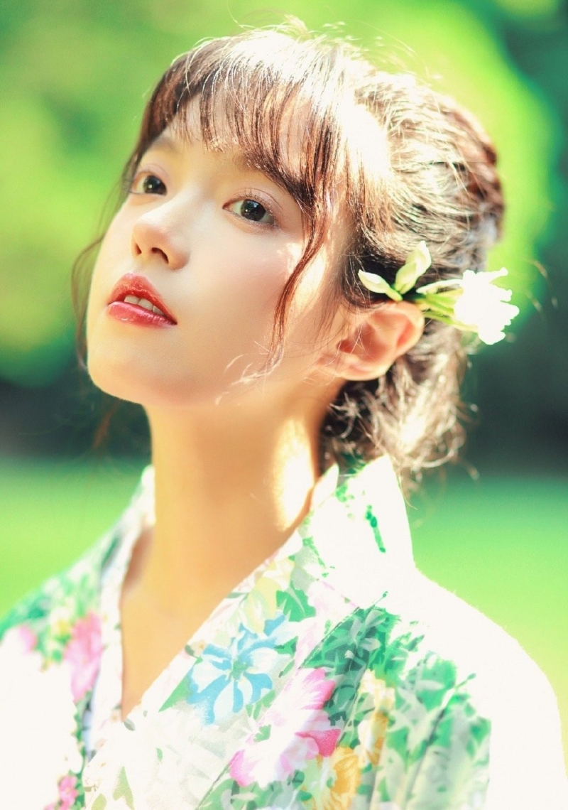 漂亮和服美女红唇雪肤户外写真