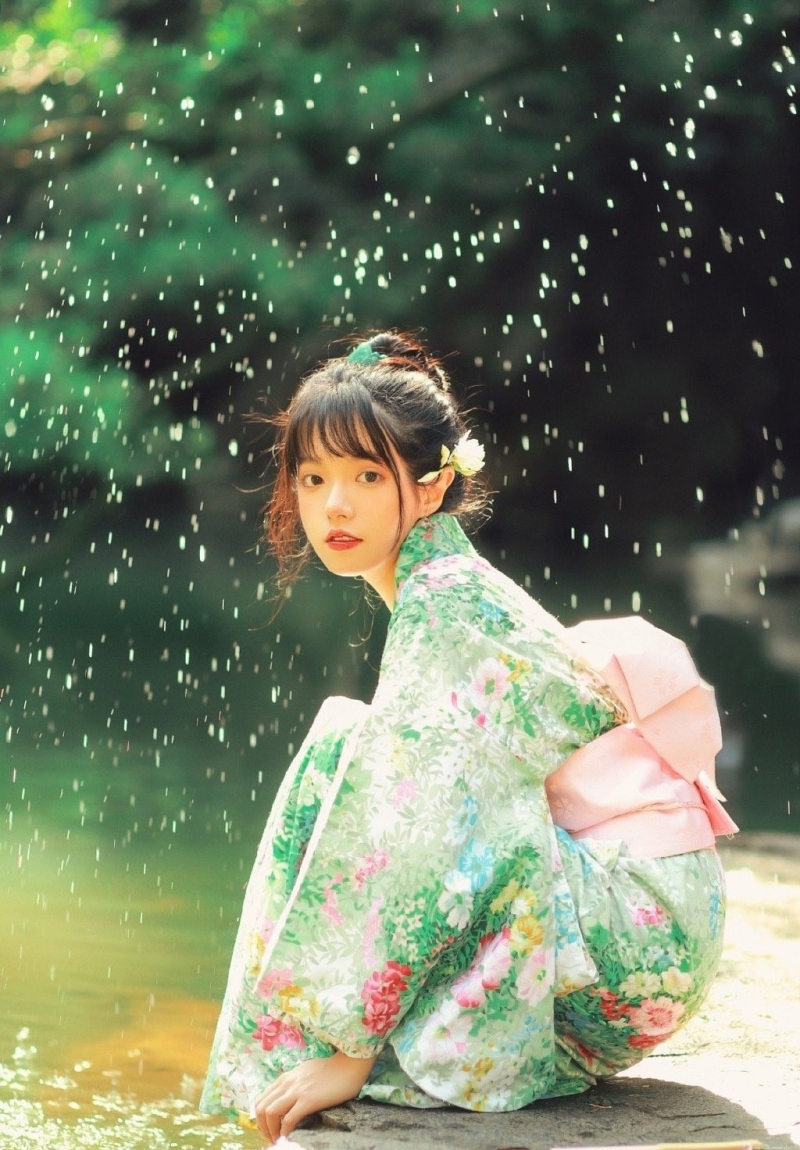 漂亮和服美女红唇雪肤户外写真