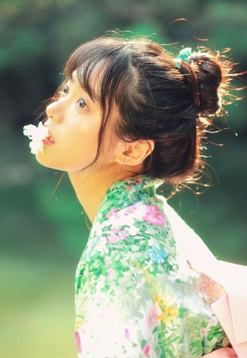 漂亮和服美女红唇雪肤户外写真