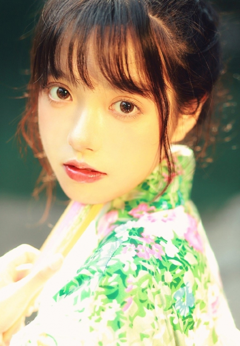 漂亮和服美女红唇雪肤户外写真