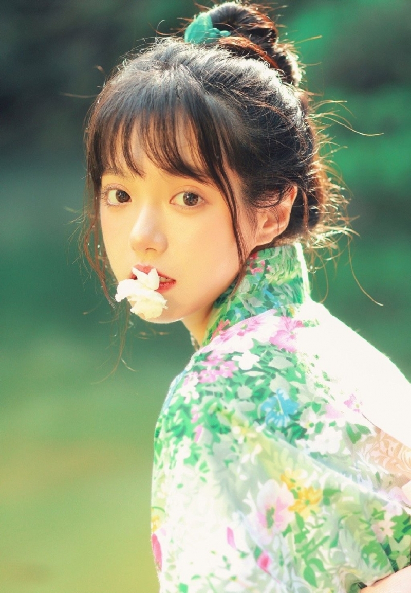 漂亮和服美女红唇雪肤户外写真