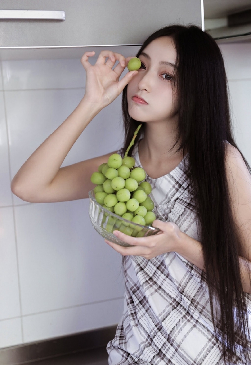 长发及腰美女漂亮脸蛋私房写真