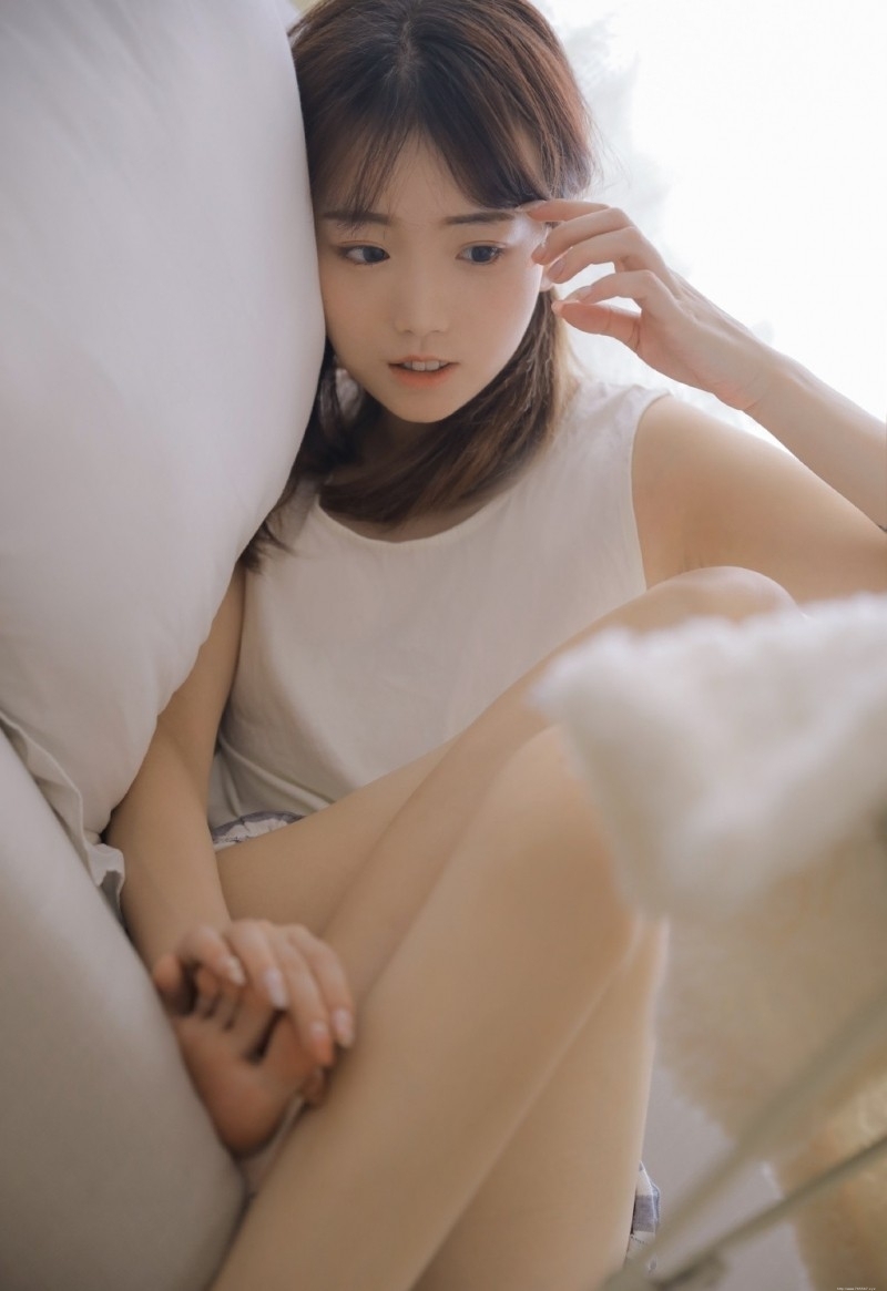 双马尾辫童颜萝莉俏皮可爱写真