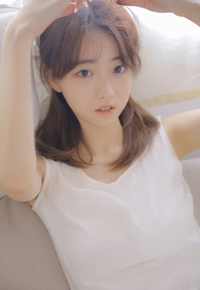 双马尾辫童颜萝莉俏皮可爱写真