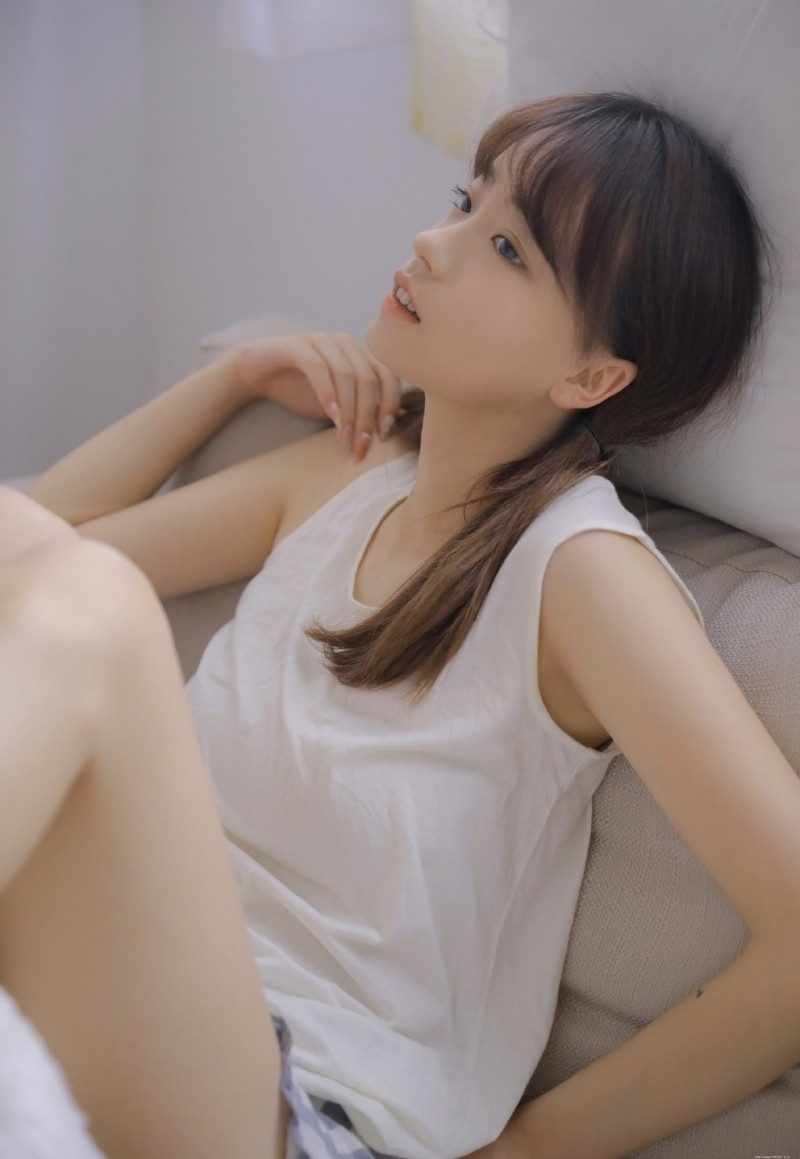 双马尾辫童颜萝莉俏皮可爱写真