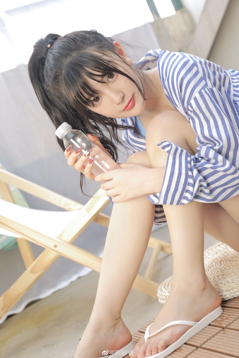 比基尼美少女小蛮腰大长腿写真