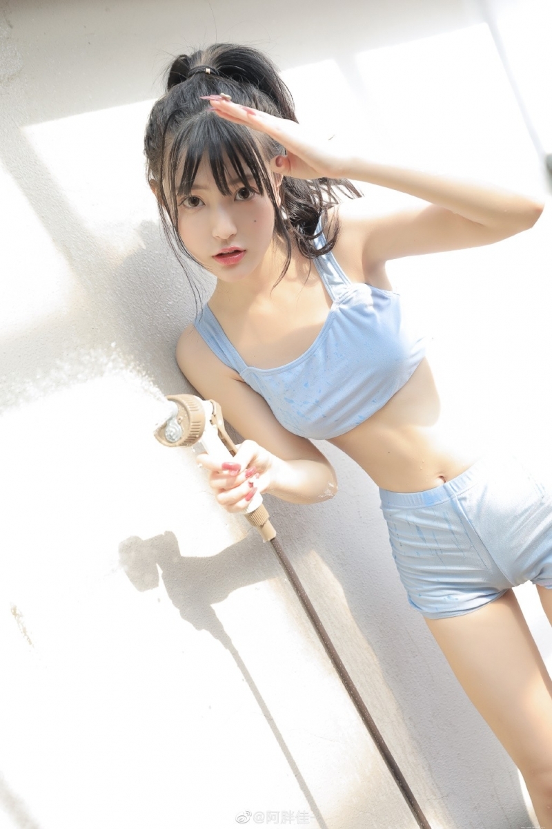 比基尼美少女小蛮腰大长腿写真