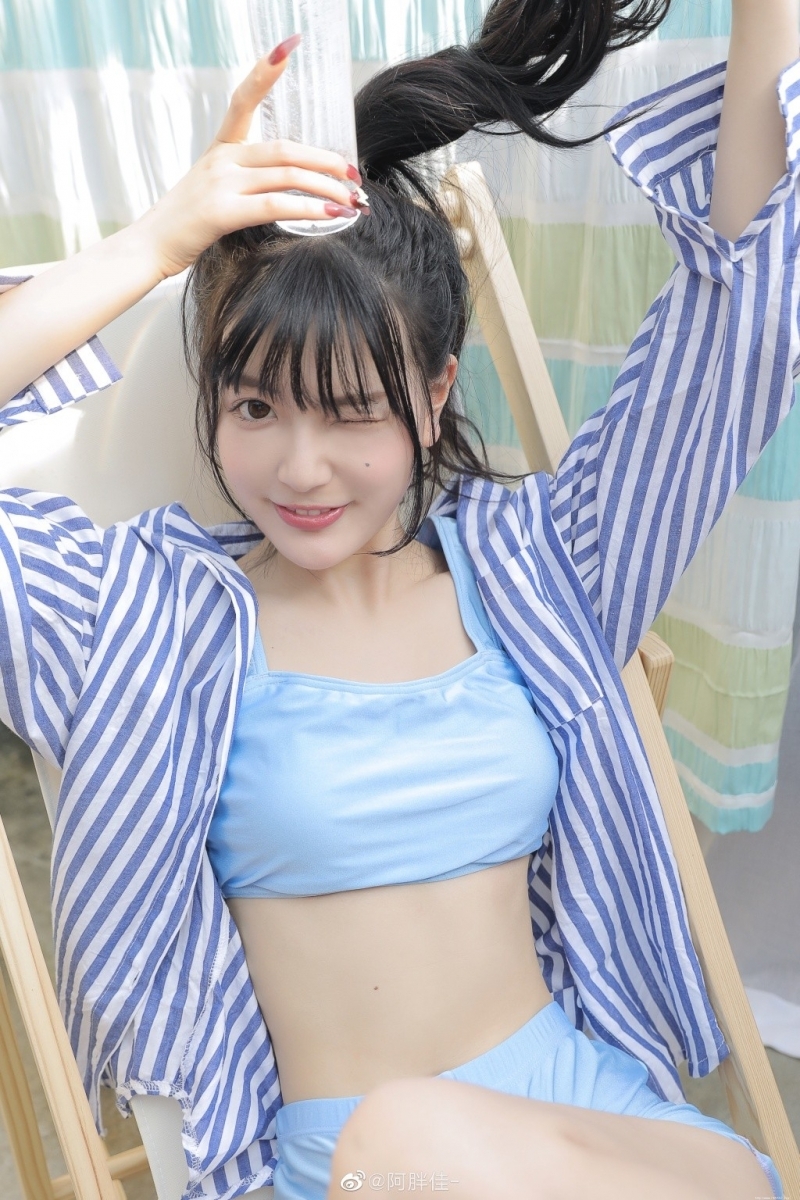 比基尼美少女小蛮腰大长腿写真