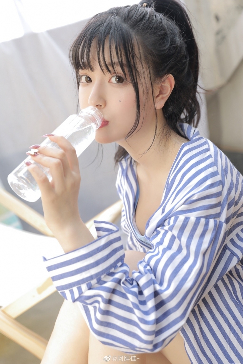 比基尼美少女小蛮腰大长腿写真