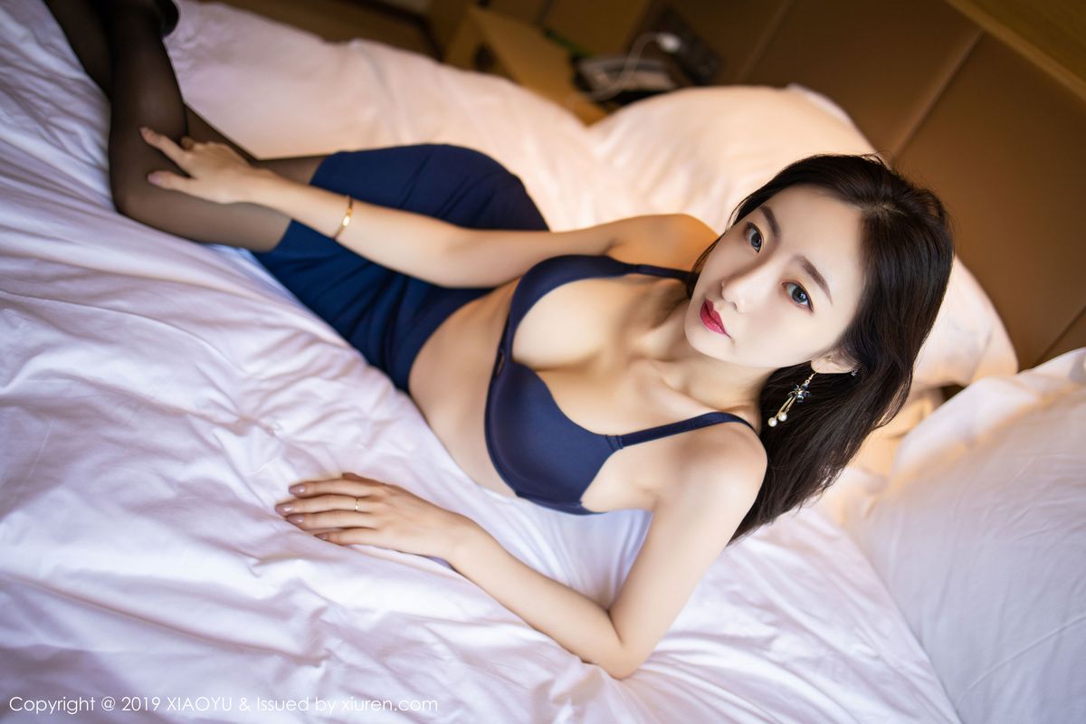 [XIAOYU语画界] 新人模特安琪Yee黑丝美腿职场OL系列性感写真 Vol.203