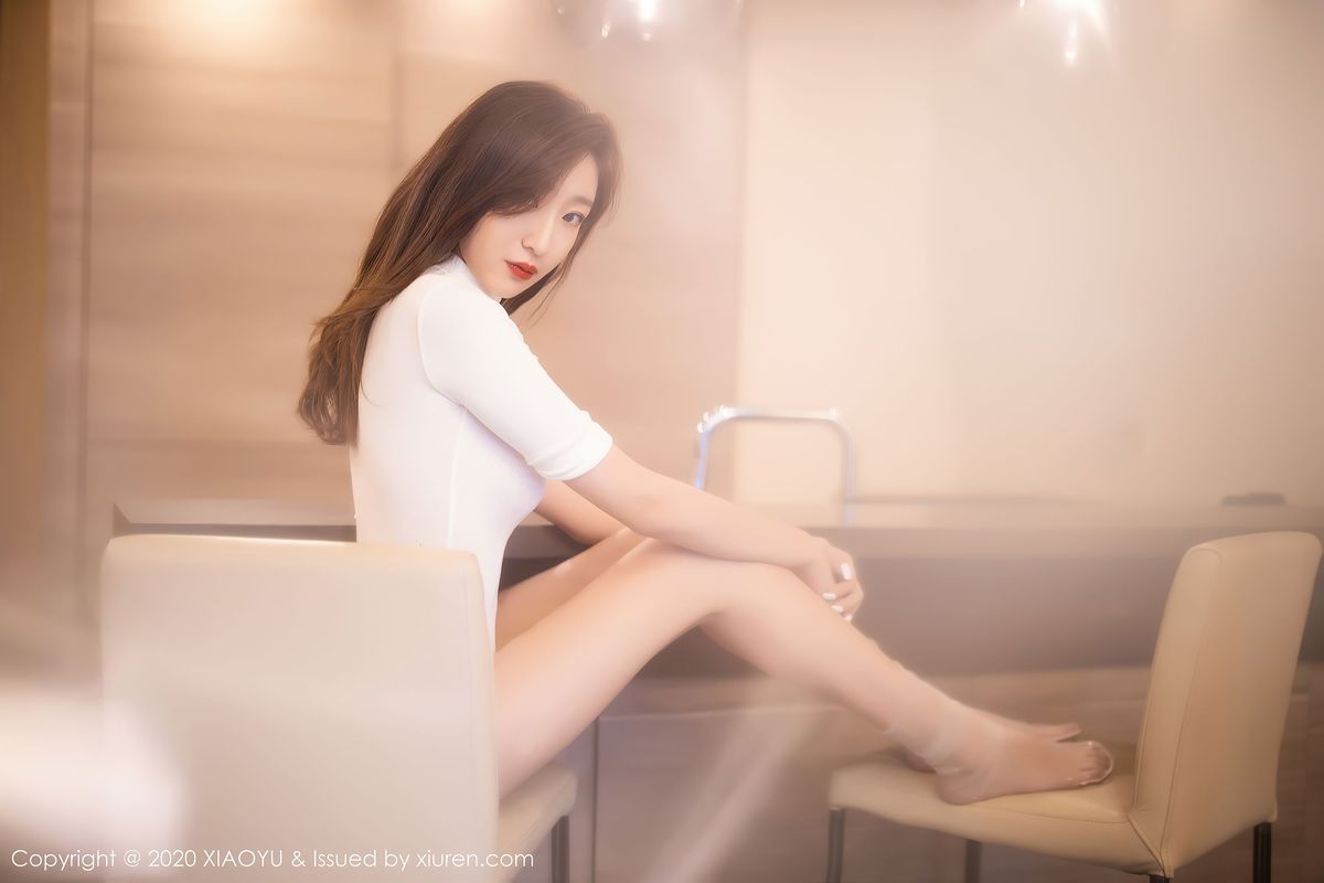 [XIAOYU语画界] 美女模特安琪Yee - 白色连体衣薄透丝袜性感写真 Vol.389