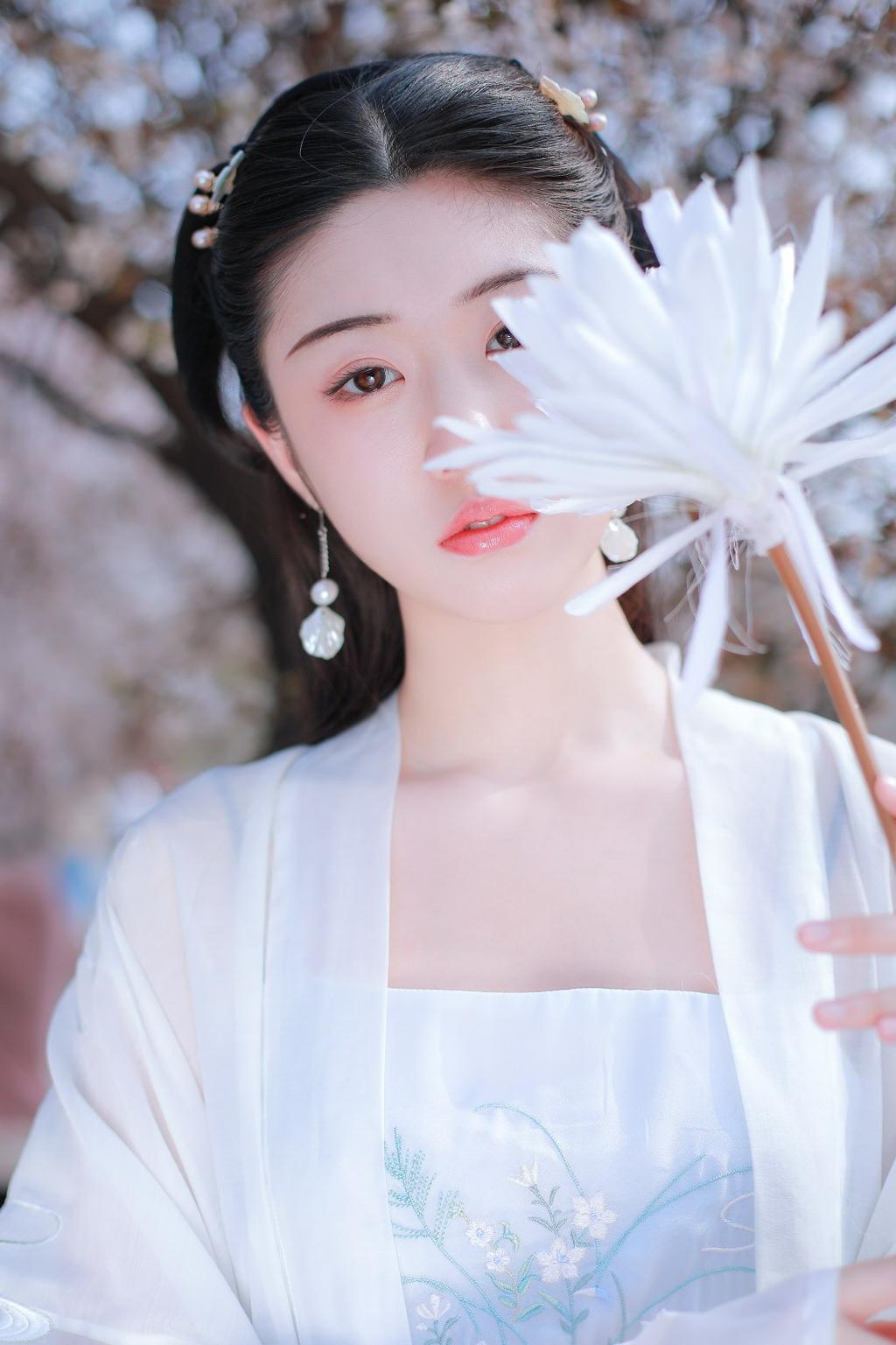 白衣古装美女清新脱俗古风摄影