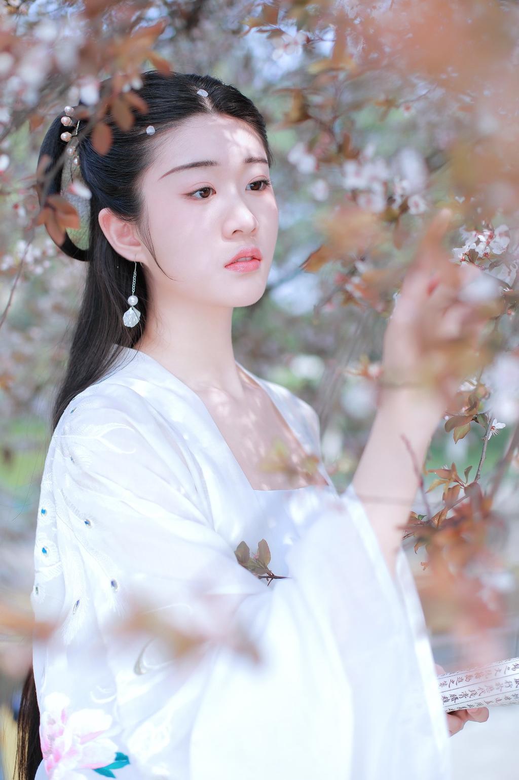 白衣古装美女清新脱俗古风摄影