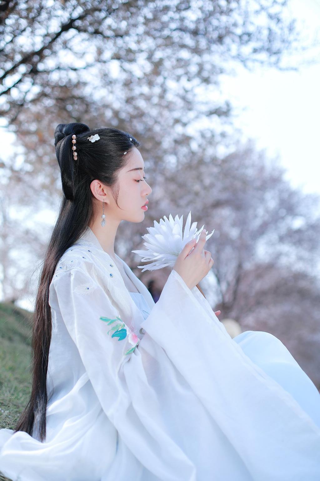 白衣古装美女清新脱俗古风摄影