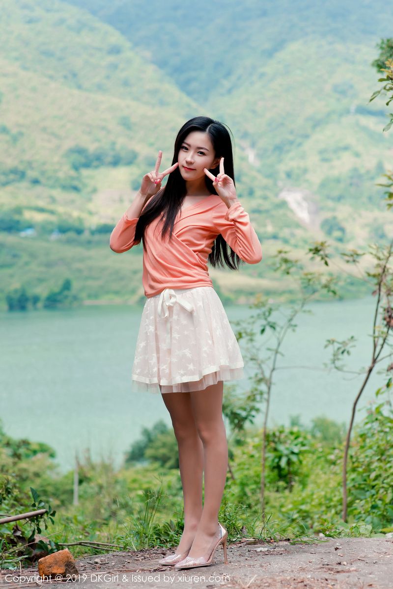 [DKGirl御女郎] 新人妹子小子怡Alice大胆丝袜户外露天车拍系列写真 Vol.114