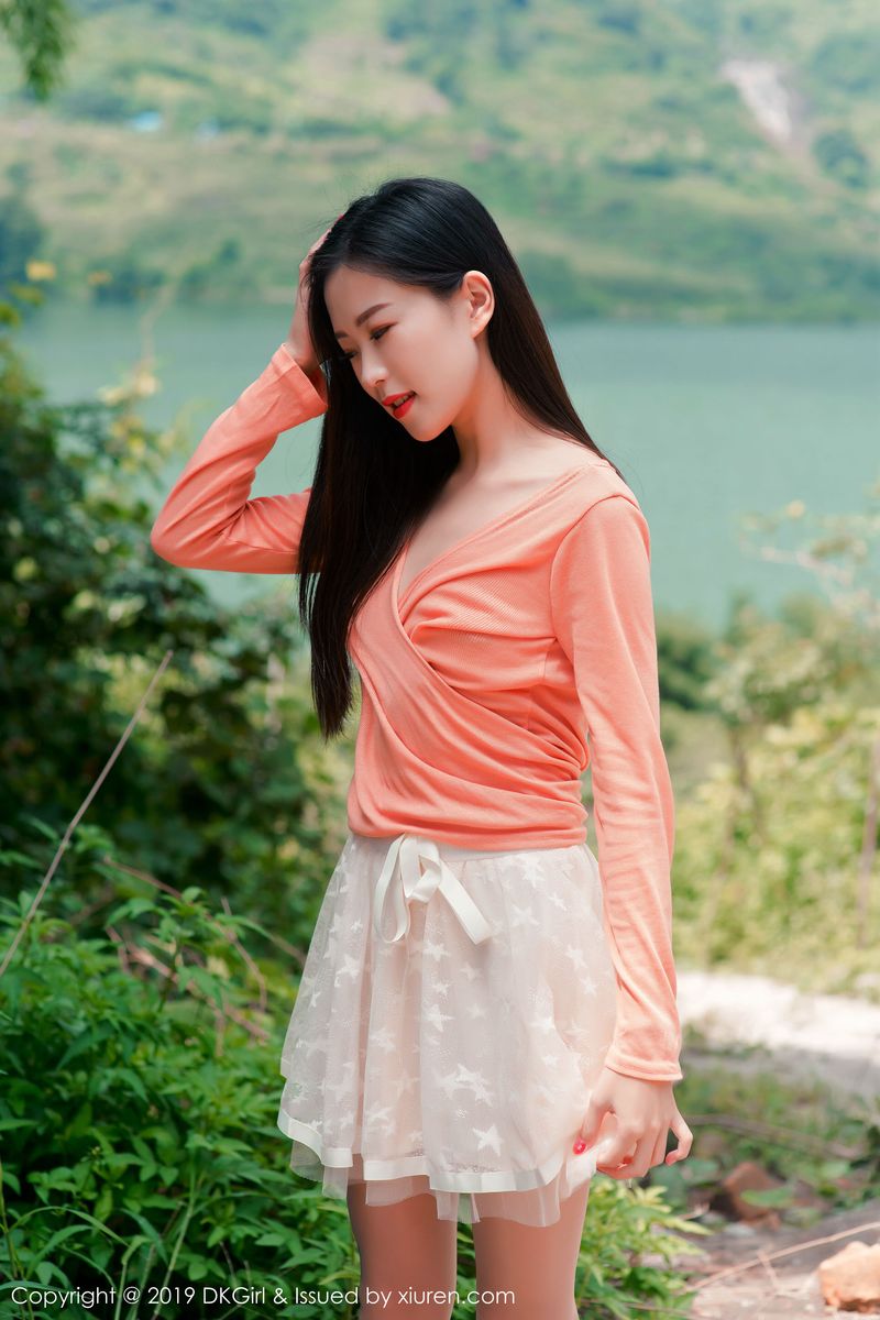 [DKGirl御女郎] 新人妹子小子怡Alice大胆丝袜户外露天车拍系列写真 Vol.114