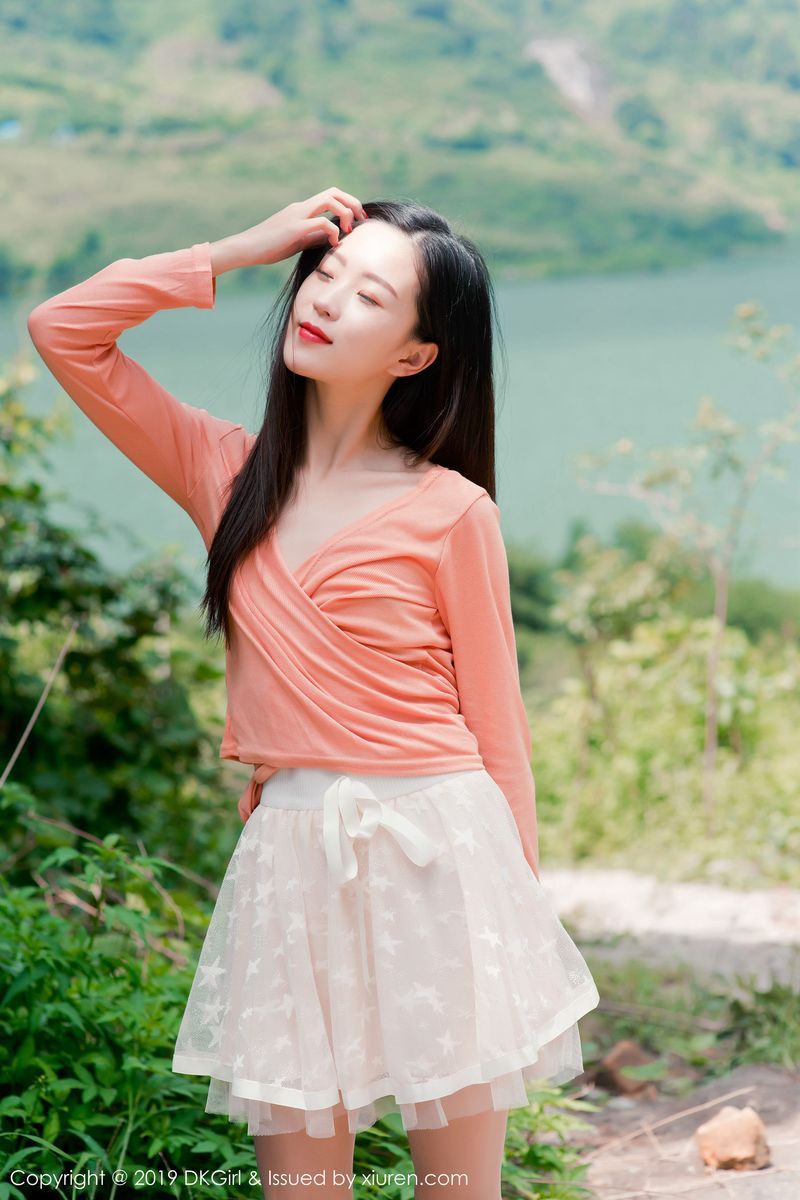 [DKGirl御女郎] 新人妹子小子怡Alice大胆丝袜户外露天车拍系列写真 Vol.114