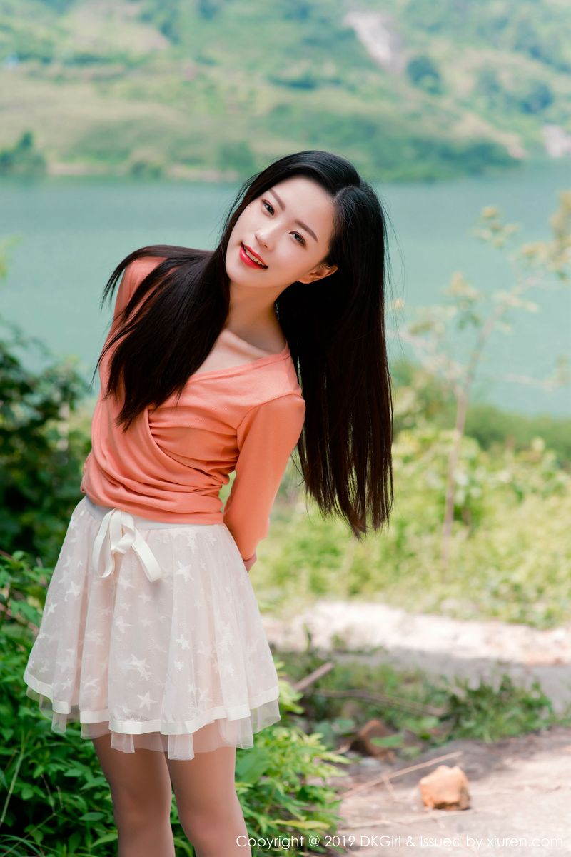 [DKGirl御女郎] 新人妹子小子怡Alice大胆丝袜户外露天车拍系列写真 Vol.114