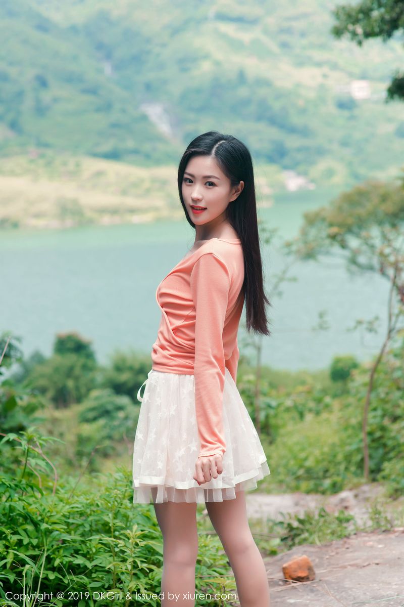 [DKGirl御女郎] 新人妹子小子怡Alice大胆丝袜户外露天车拍系列写真 Vol.114