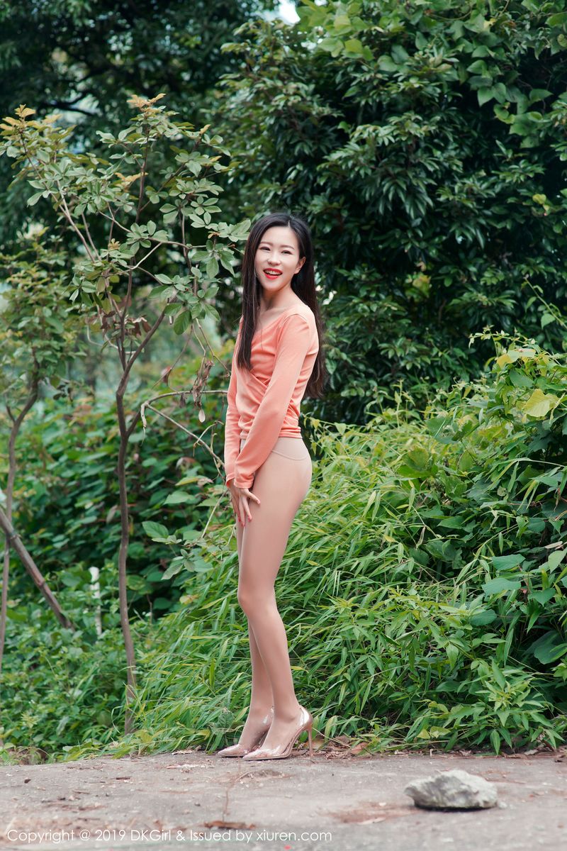 [DKGirl御女郎] 新人妹子小子怡Alice大胆丝袜户外露天车拍系列写真 Vol.114