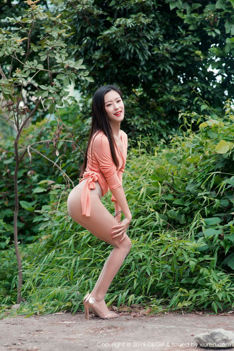 [DKGirl御女郎] 新人妹子小子怡Alice大胆丝袜户外露天车拍系列写真 Vol.114