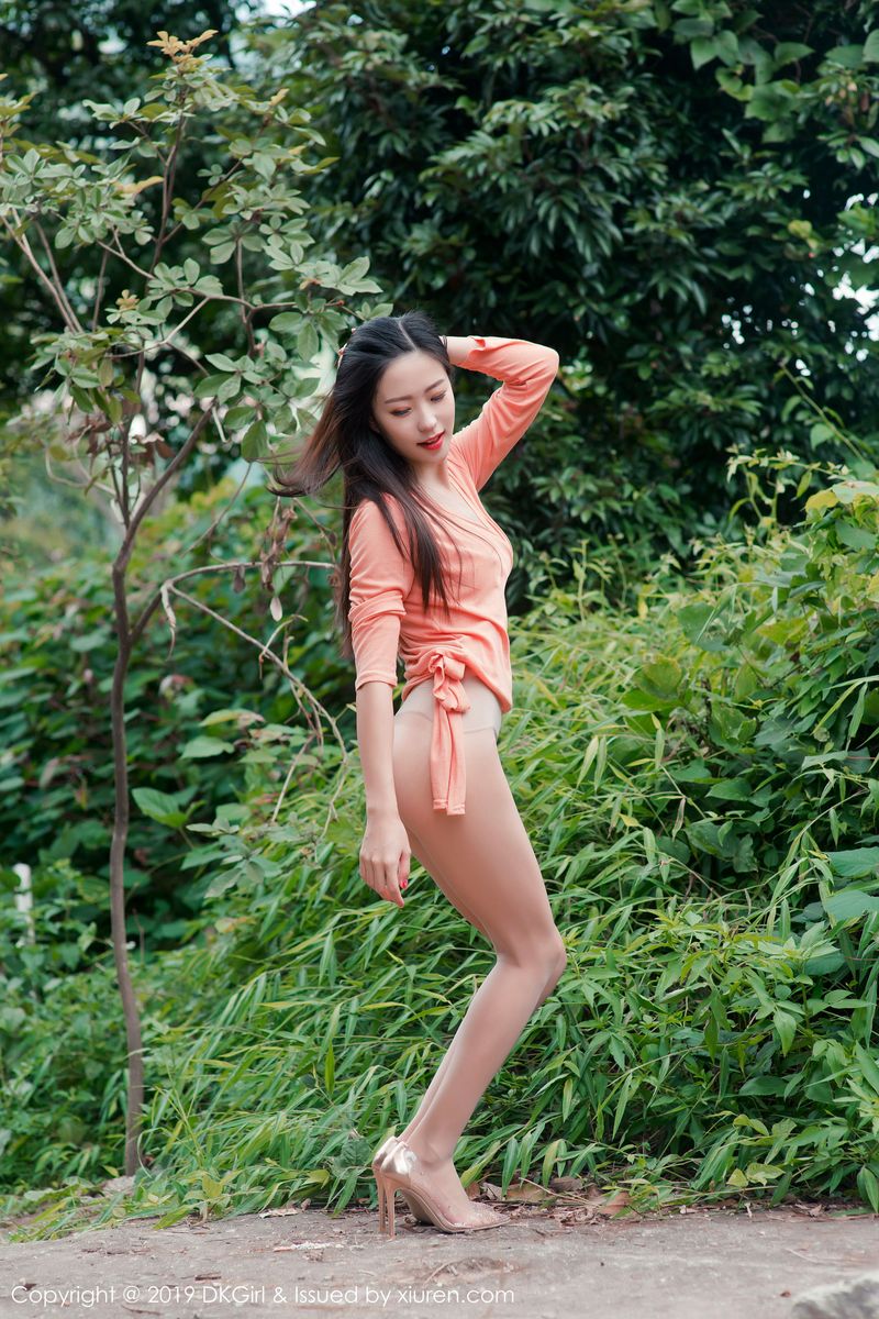 [DKGirl御女郎] 新人妹子小子怡Alice大胆丝袜户外露天车拍系列写真 Vol.114