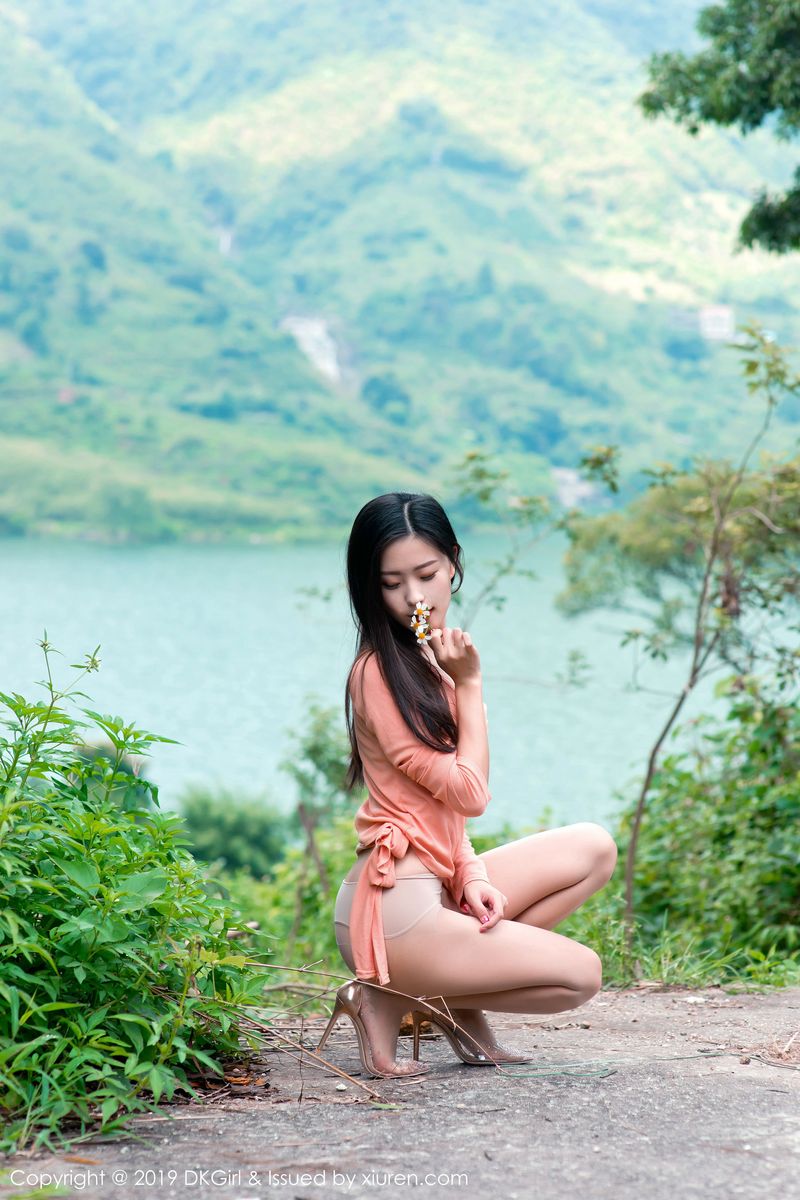 [DKGirl御女郎] 新人妹子小子怡Alice大胆丝袜户外露天车拍系列写真 Vol.114