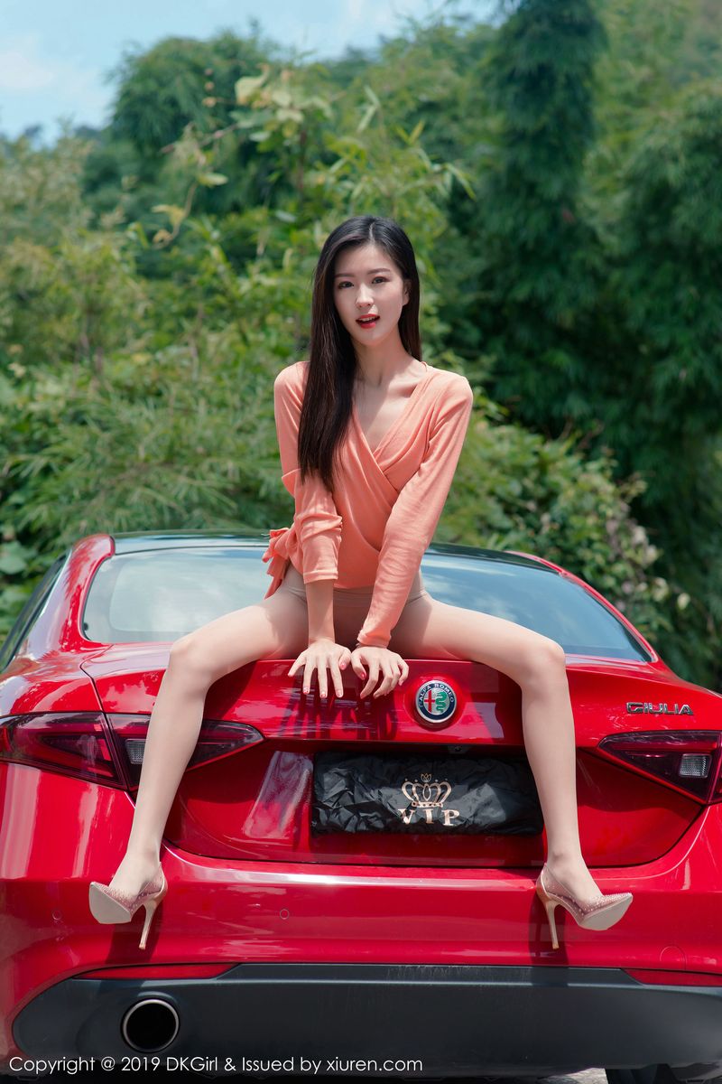 [DKGirl御女郎] 新人妹子小子怡Alice大胆丝袜户外露天车拍系列写真 Vol.114