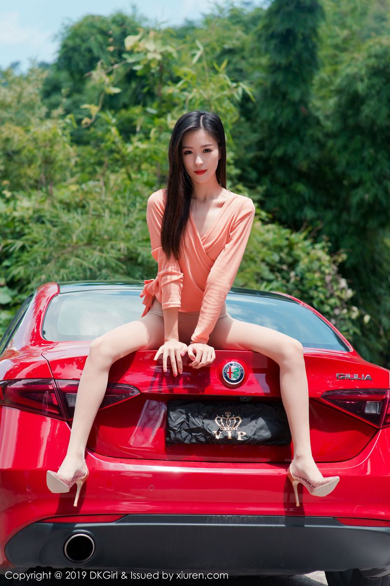 [DKGirl御女郎] 新人妹子小子怡Alice大胆丝袜户外露天车拍系列写真 Vol.114