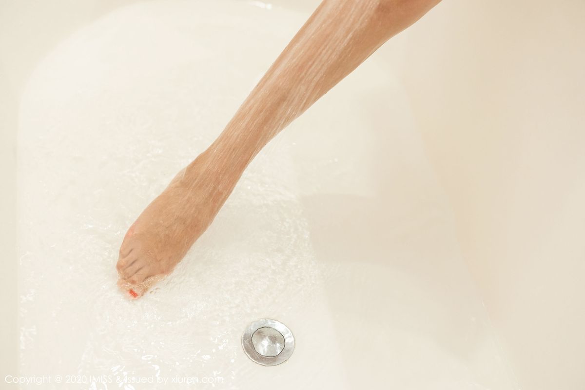 [IMiss爱蜜社] 美女模特杨紫嫣Cynthia失恋喝醉酒职场OL系列写真 Vol.432