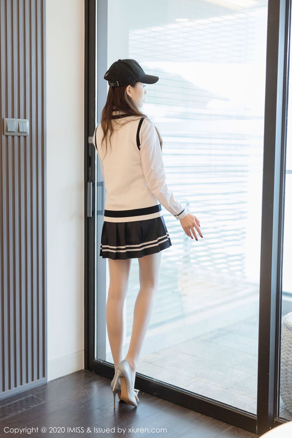 [IMiss爱蜜社] 模特杨紫嫣Cynthia丝袜美腿清纯装扮酒店剧情写真 Vol.467