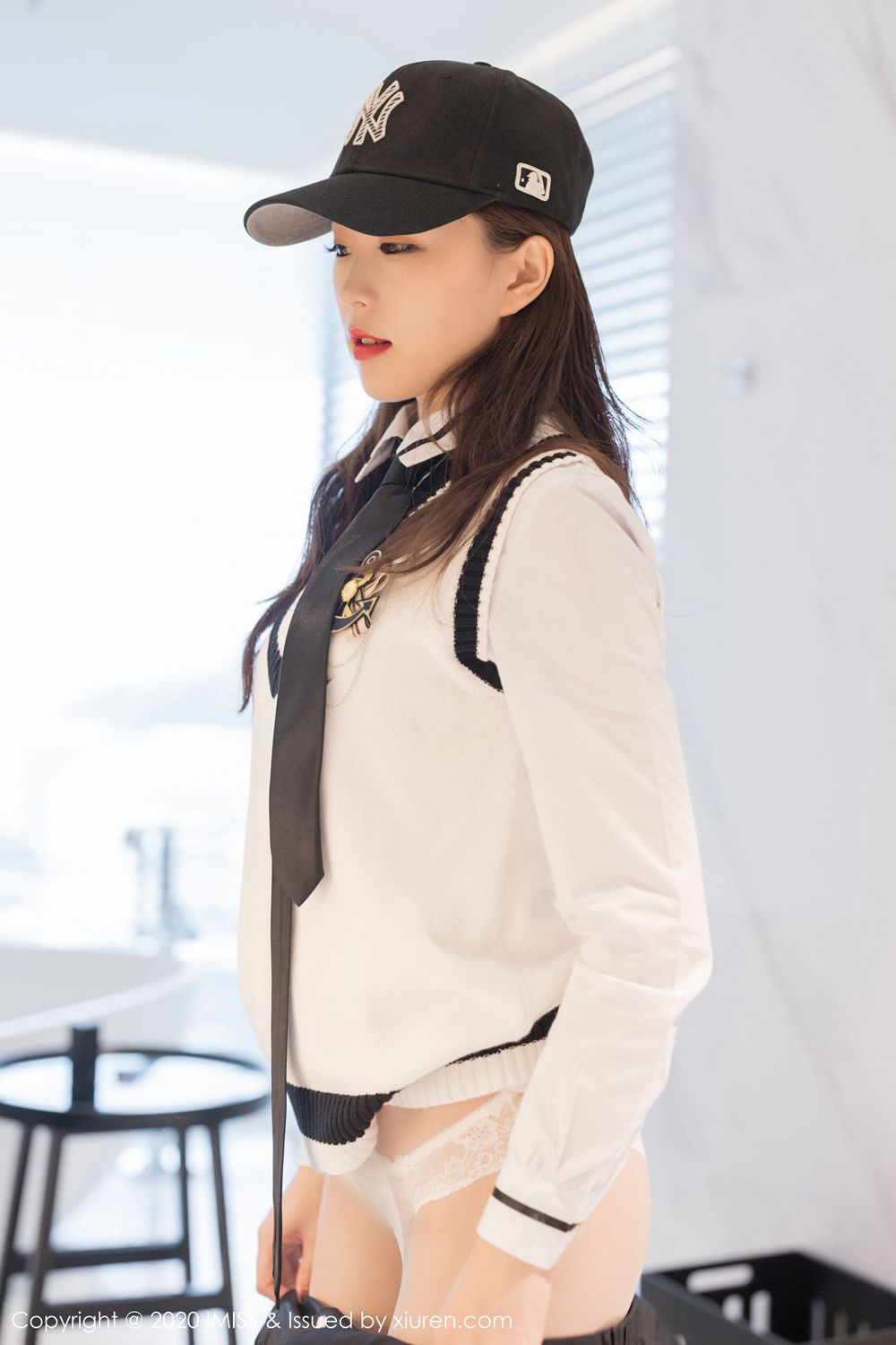 [IMiss爱蜜社] 模特杨紫嫣Cynthia丝袜美腿清纯装扮酒店剧情写真 Vol.467