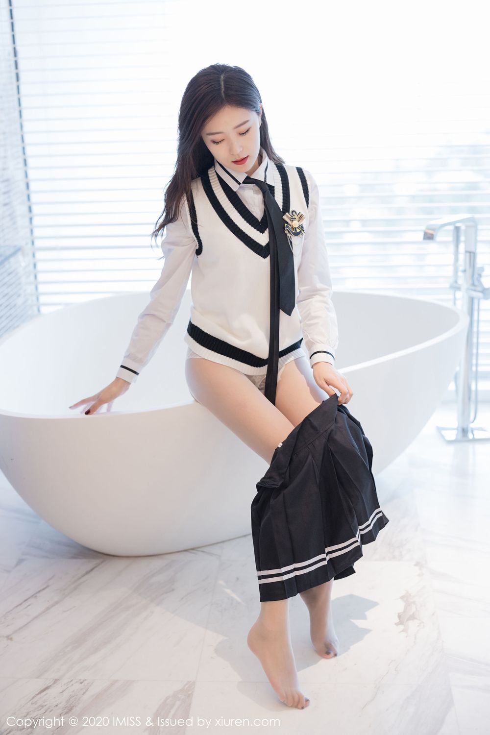 [IMiss爱蜜社] 模特杨紫嫣Cynthia丝袜美腿清纯装扮酒店剧情写真 Vol.467