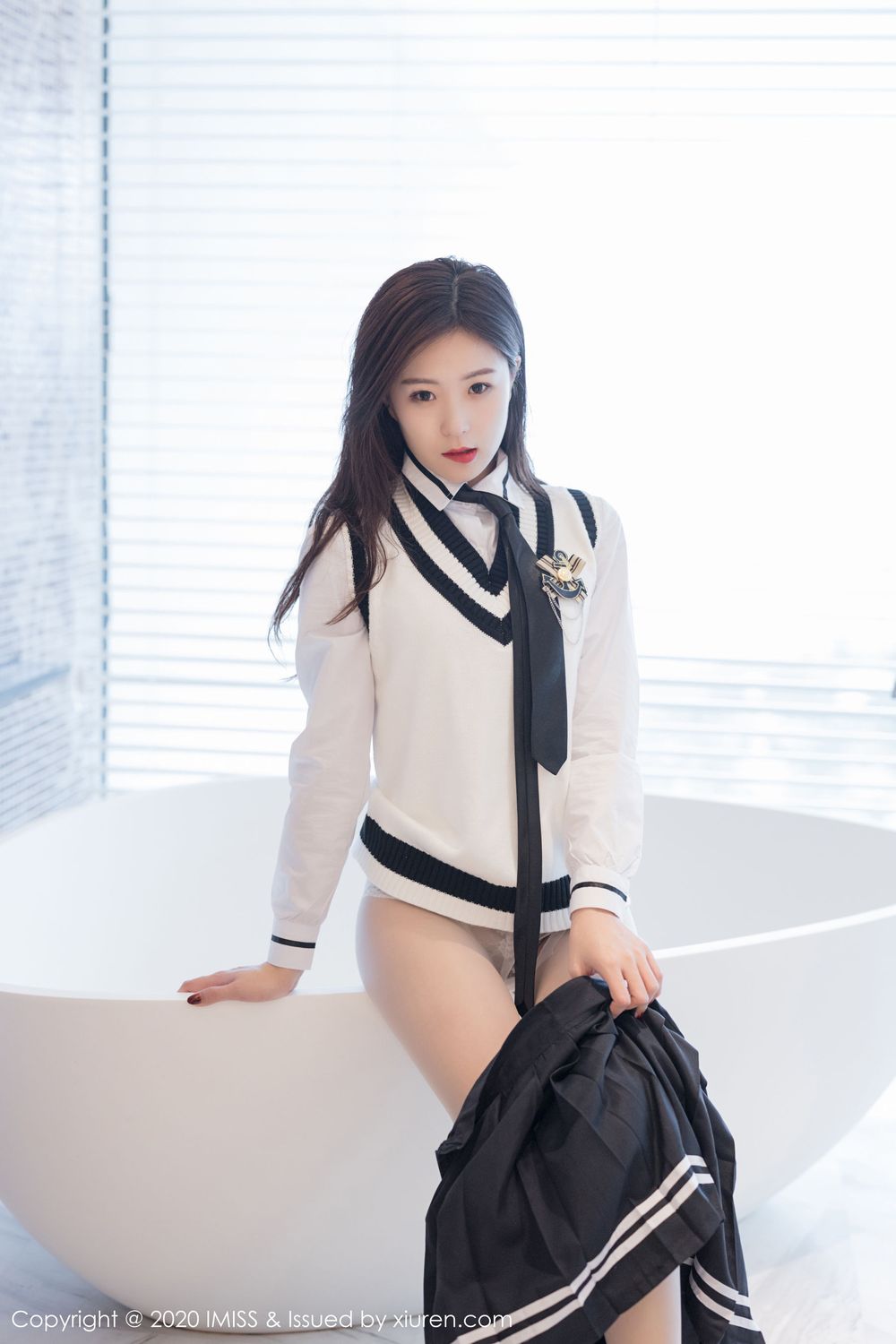 [IMiss爱蜜社] 模特杨紫嫣Cynthia丝袜美腿清纯装扮酒店剧情写真 Vol.467