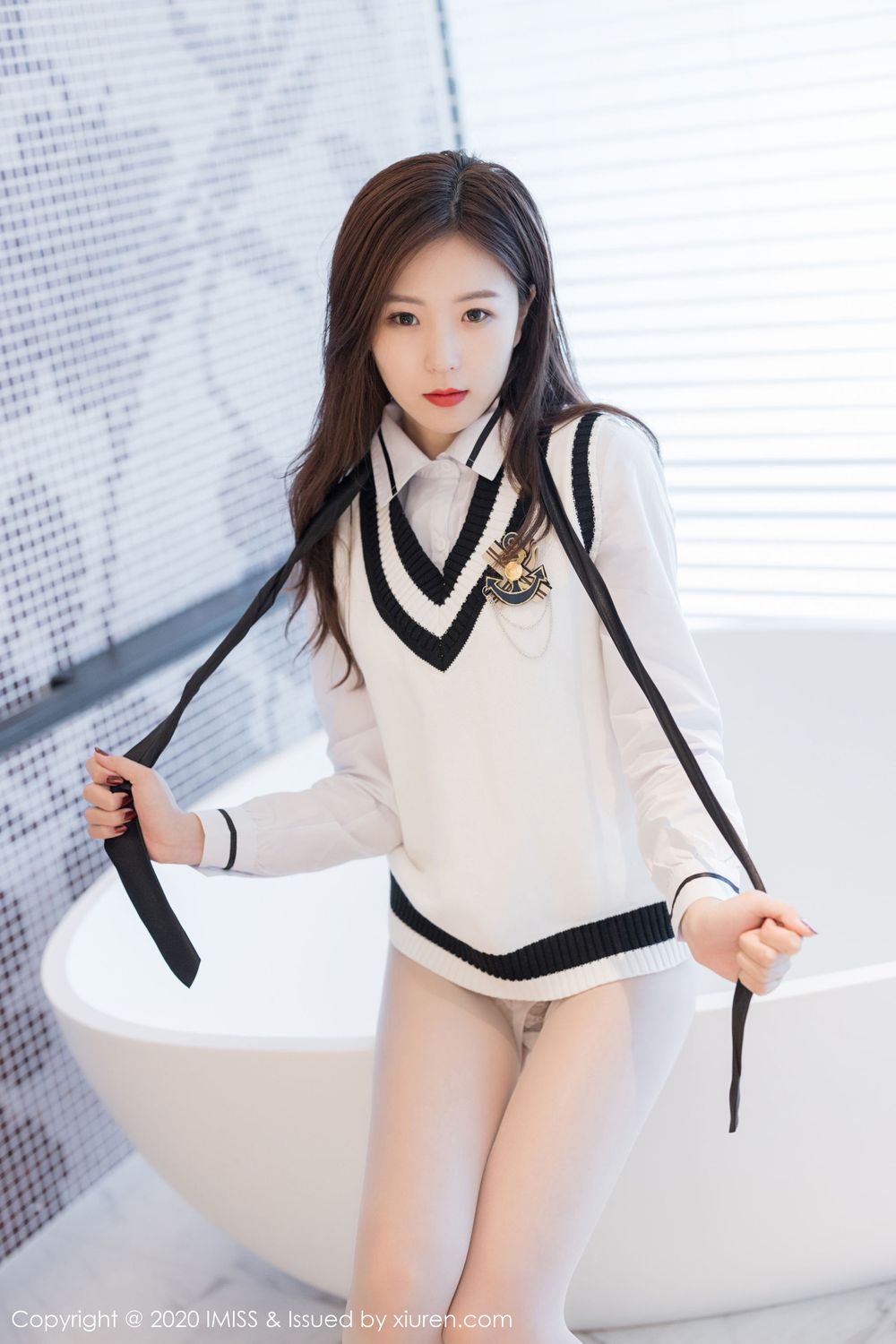 [IMiss爱蜜社] 模特杨紫嫣Cynthia丝袜美腿清纯装扮酒店剧情写真 Vol.467