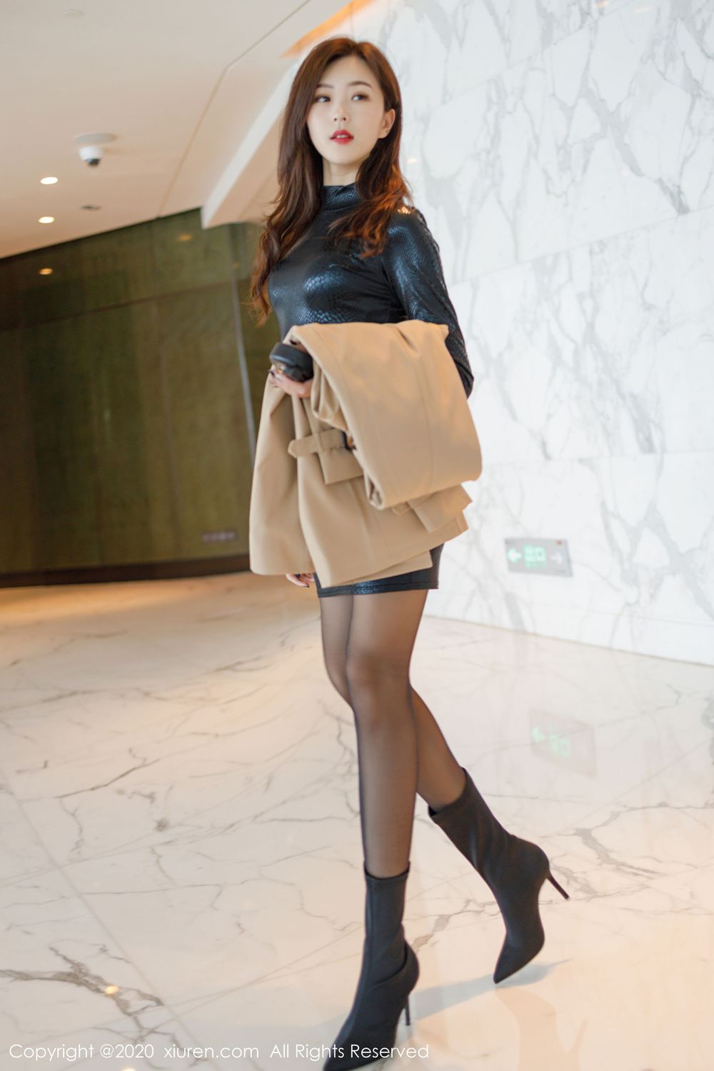 [XiuRen秀人网] 美女模特杨紫嫣Cynthia皮衣黑丝系列尾随主题写真 No.2149