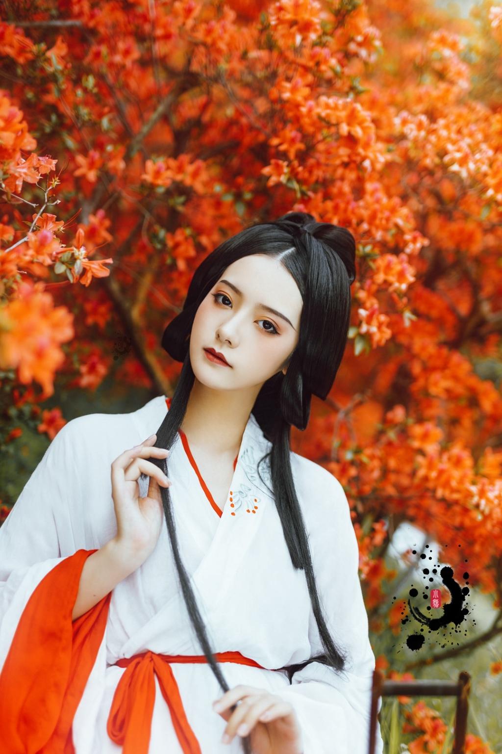 古装美女肤如凝脂面若桃花美图