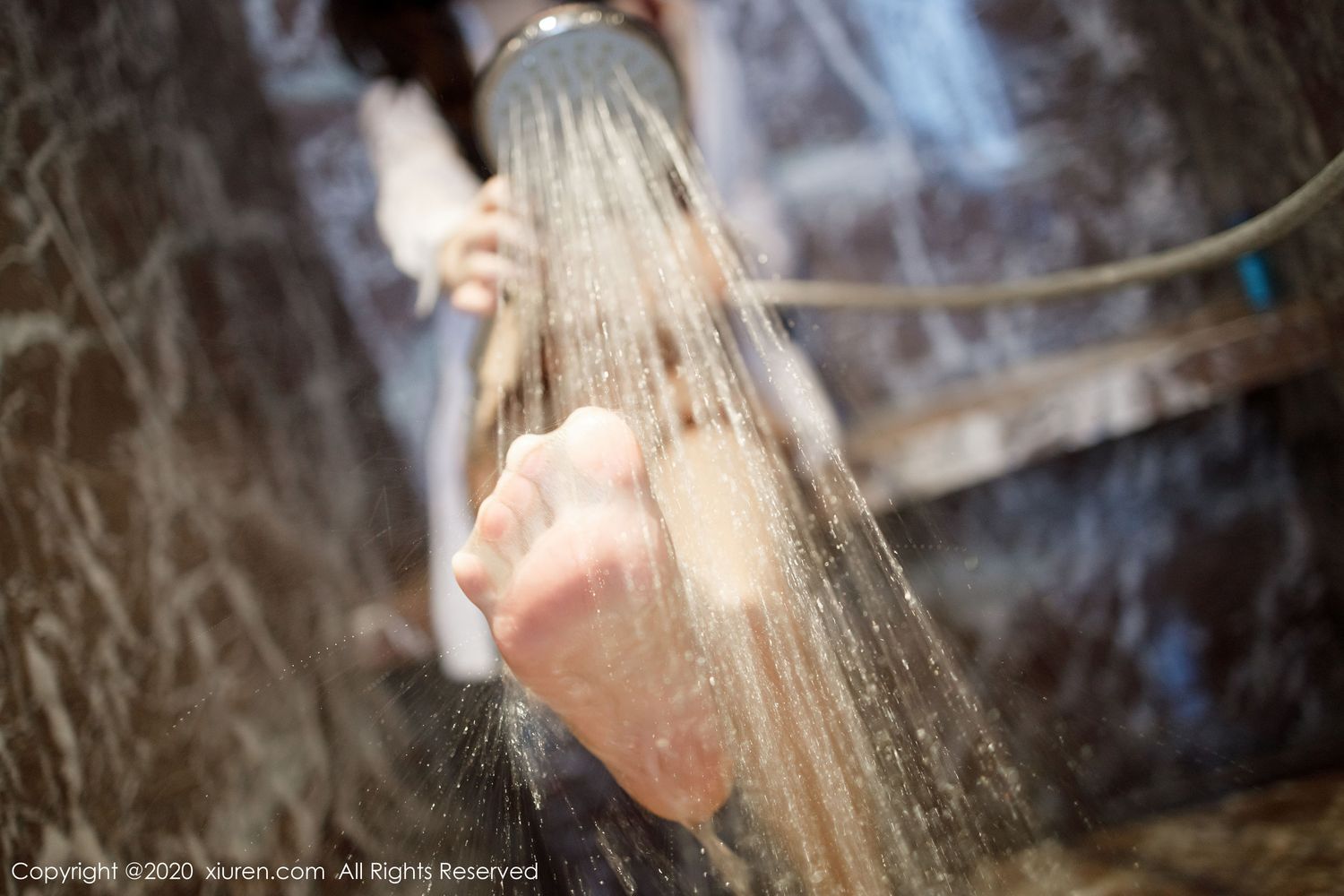 [XiuRen秀人网] 美女模特杨紫嫣Cynthia猩红内衣吊袜系列妖娆写真 No.2249