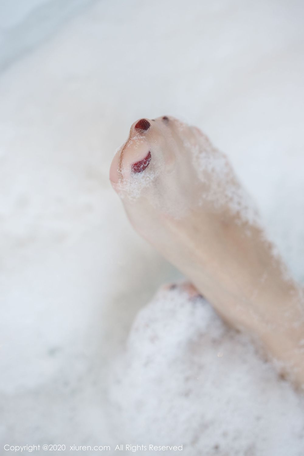 [XiuRen秀人网] 美女模特杨紫嫣Cynthia猩红内衣吊袜系列妖娆写真 No.2249