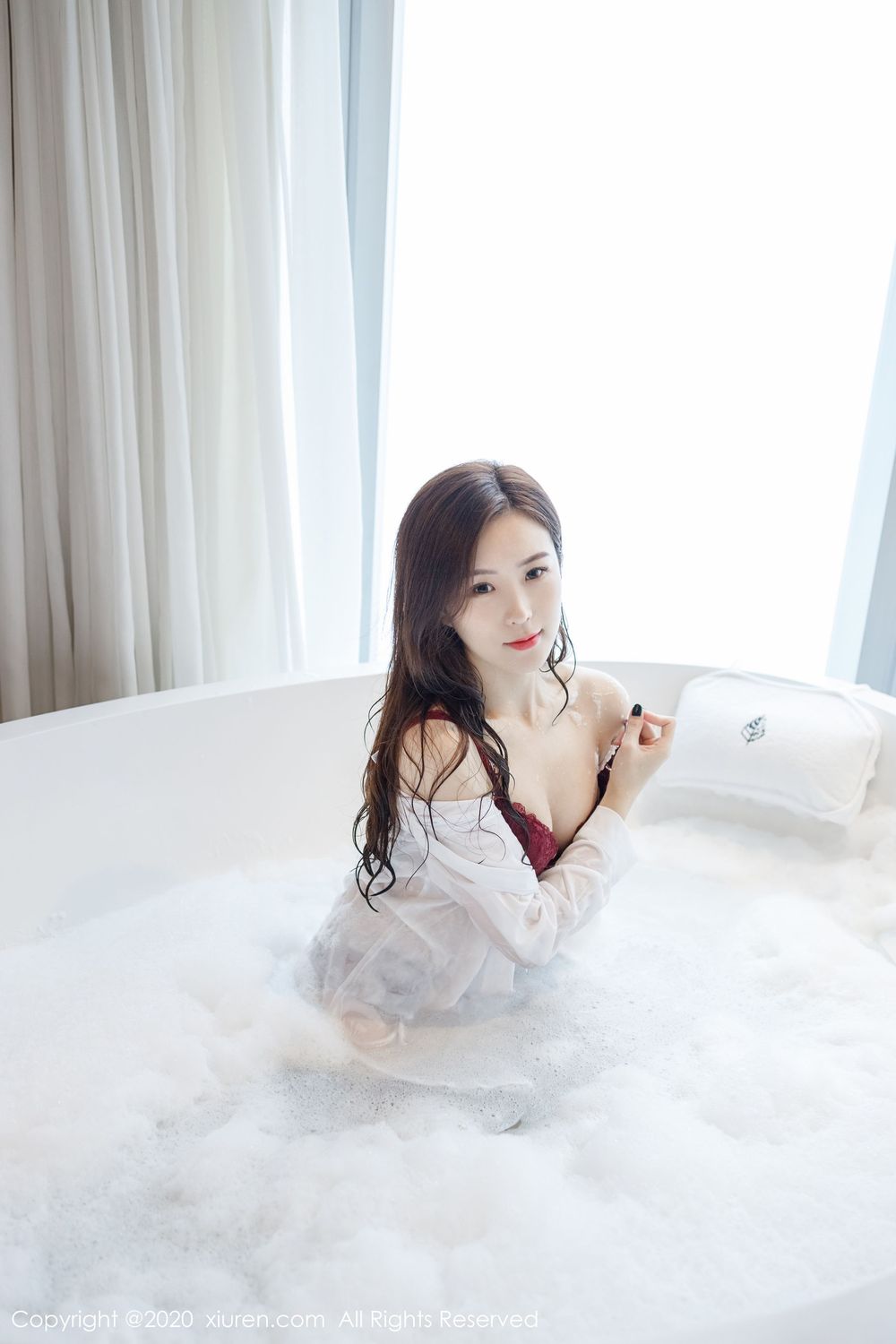 [XiuRen秀人网] 美女模特杨紫嫣Cynthia猩红内衣吊袜系列妖娆写真 No.2249