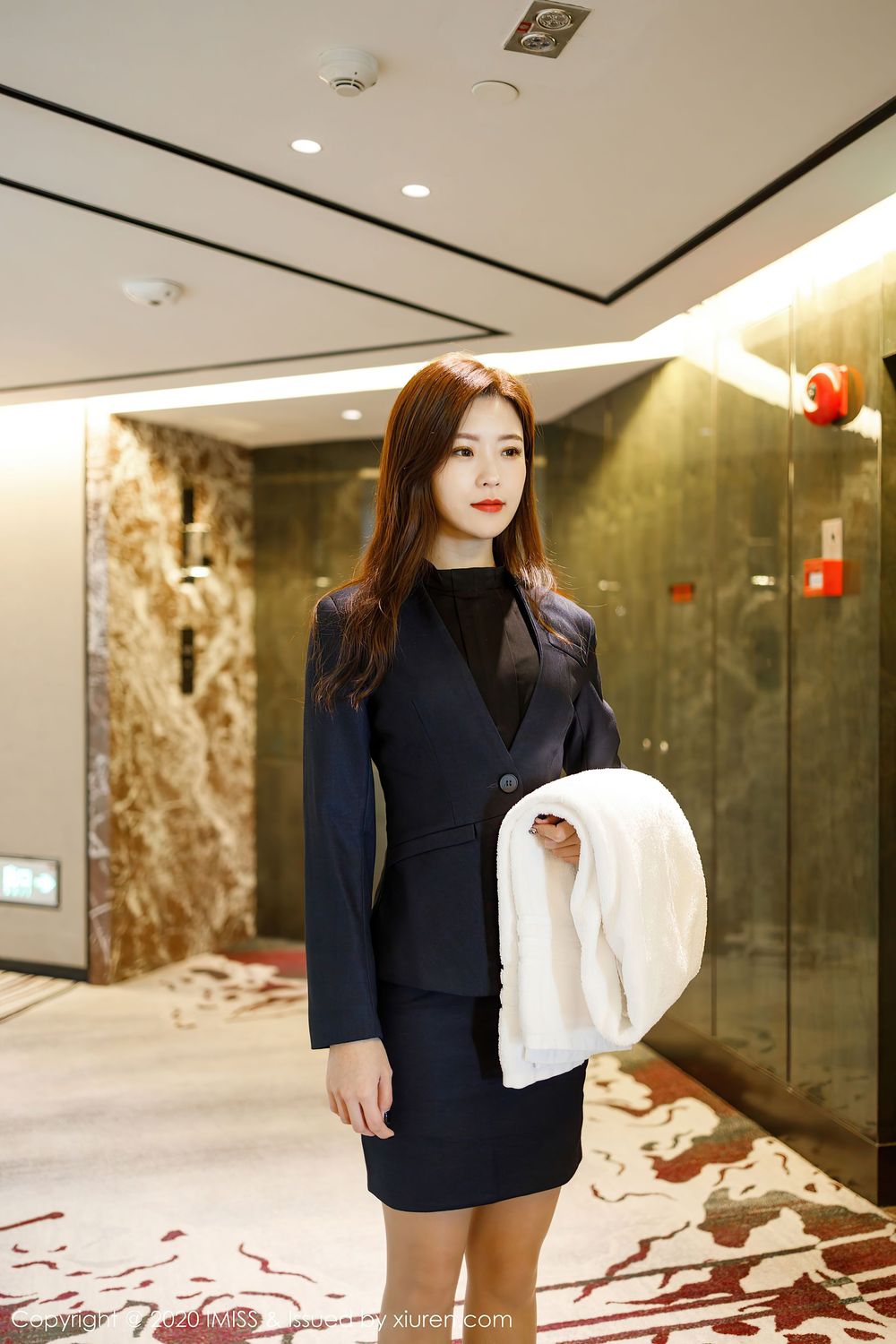[IMiss爱蜜社] 美女模特杨紫嫣Cynthia酒店私人职场OL系列写真 Vol.491