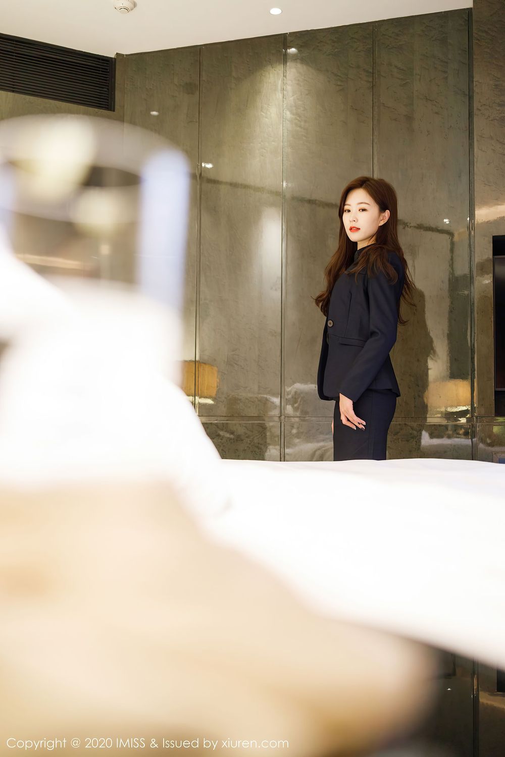 [IMiss爱蜜社] 美女模特杨紫嫣Cynthia酒店私人职场OL系列写真 Vol.491