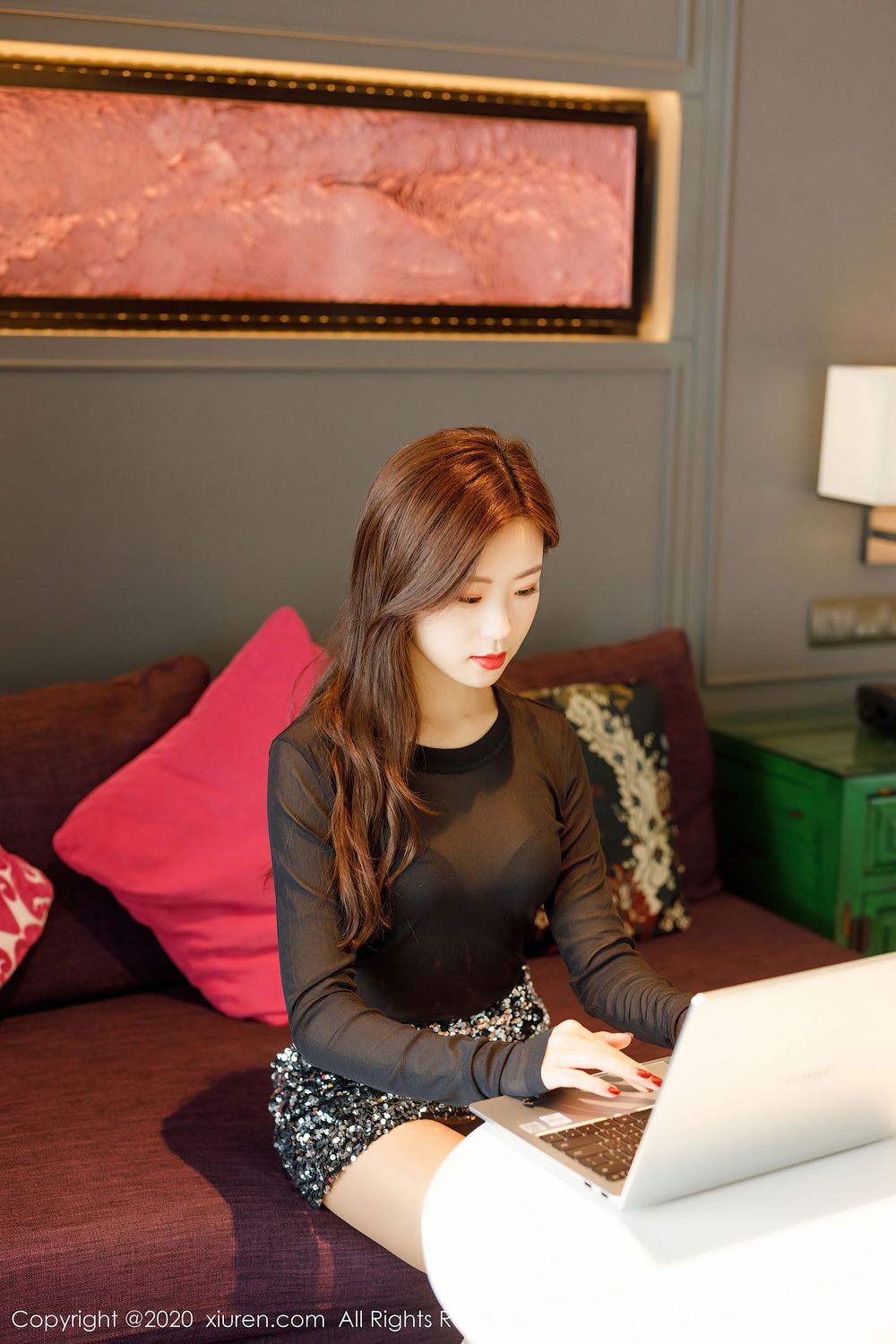 [XIUREN秀人网] 美女模特杨紫嫣Cynthia丝袜美腿&内衣诱惑系列写真 No.2325