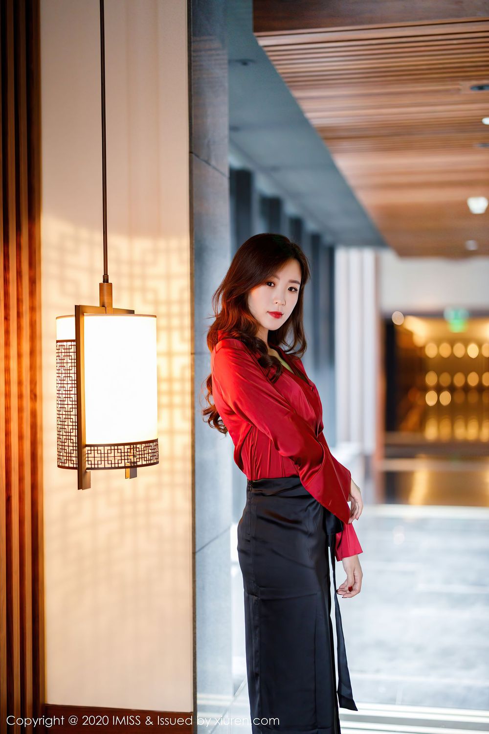 [IMiss爱蜜社] 美女模特杨紫嫣Cynthia - 典雅礼裙与魅惑丝袜心愿旅拍 Vol.502