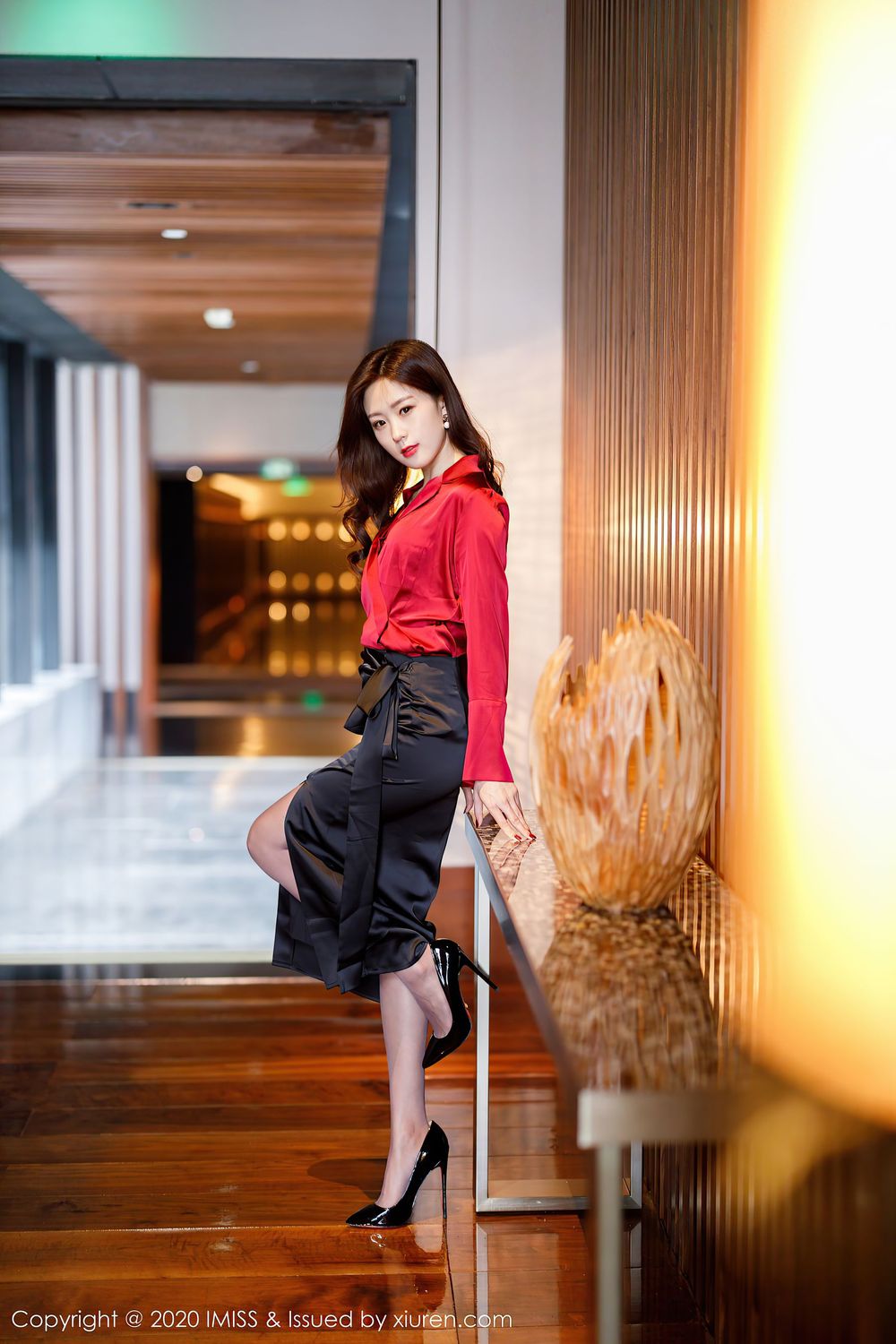 [IMiss爱蜜社] 美女模特杨紫嫣Cynthia - 典雅礼裙与魅惑丝袜心愿旅拍 Vol.502