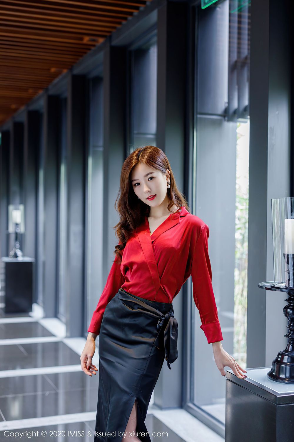 [IMiss爱蜜社] 美女模特杨紫嫣Cynthia - 典雅礼裙与魅惑丝袜心愿旅拍 Vol.502