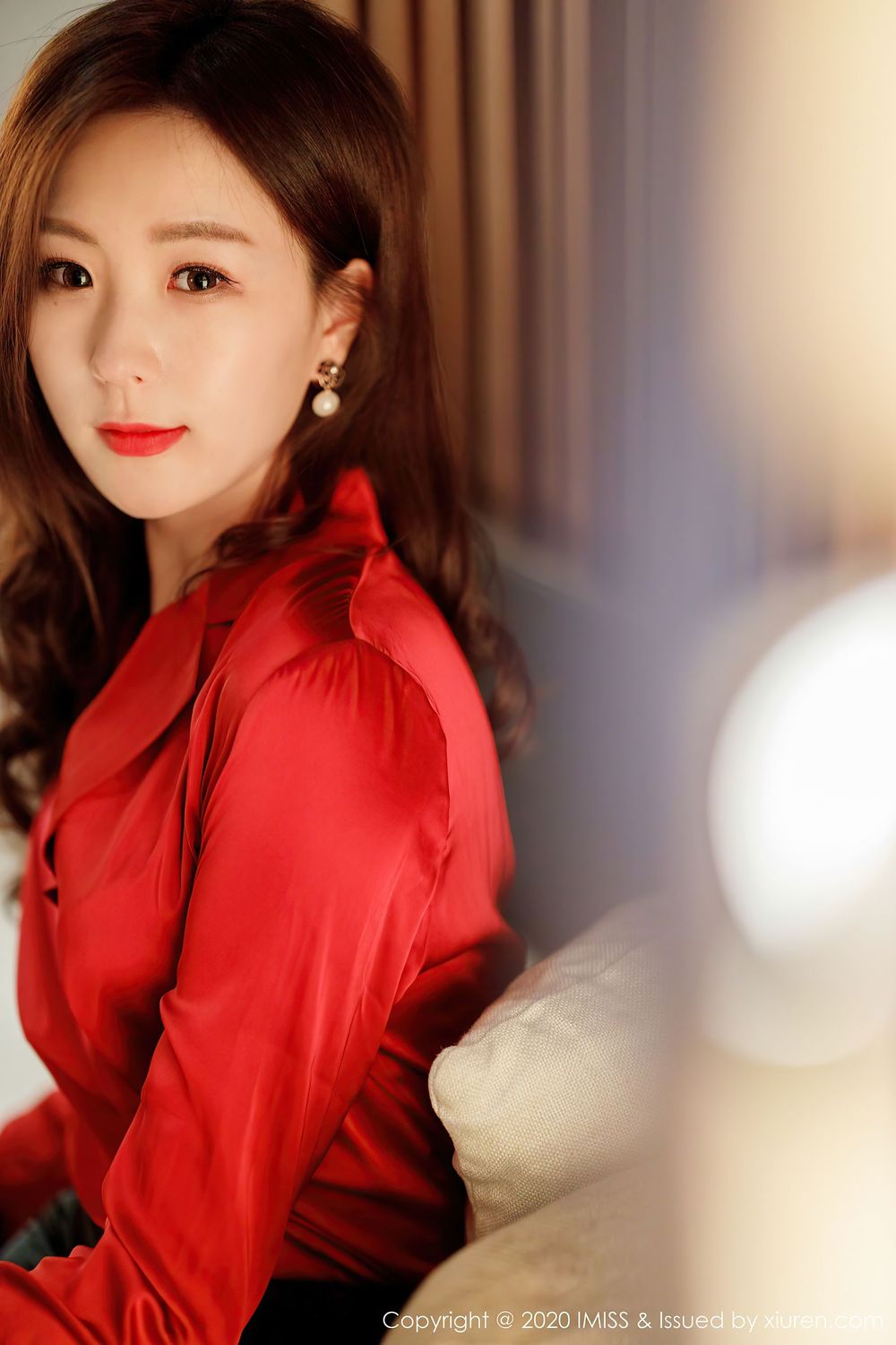 [IMiss爱蜜社] 美女模特杨紫嫣Cynthia - 典雅礼裙与魅惑丝袜心愿旅拍 Vol.502