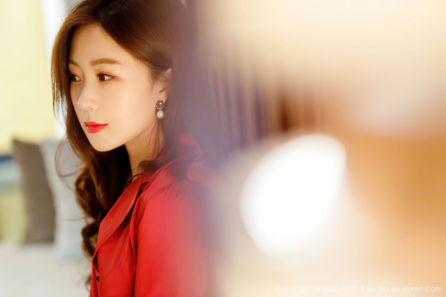 [IMiss爱蜜社] 美女模特杨紫嫣Cynthia - 典雅礼裙与魅惑丝袜心愿旅拍 Vol.502