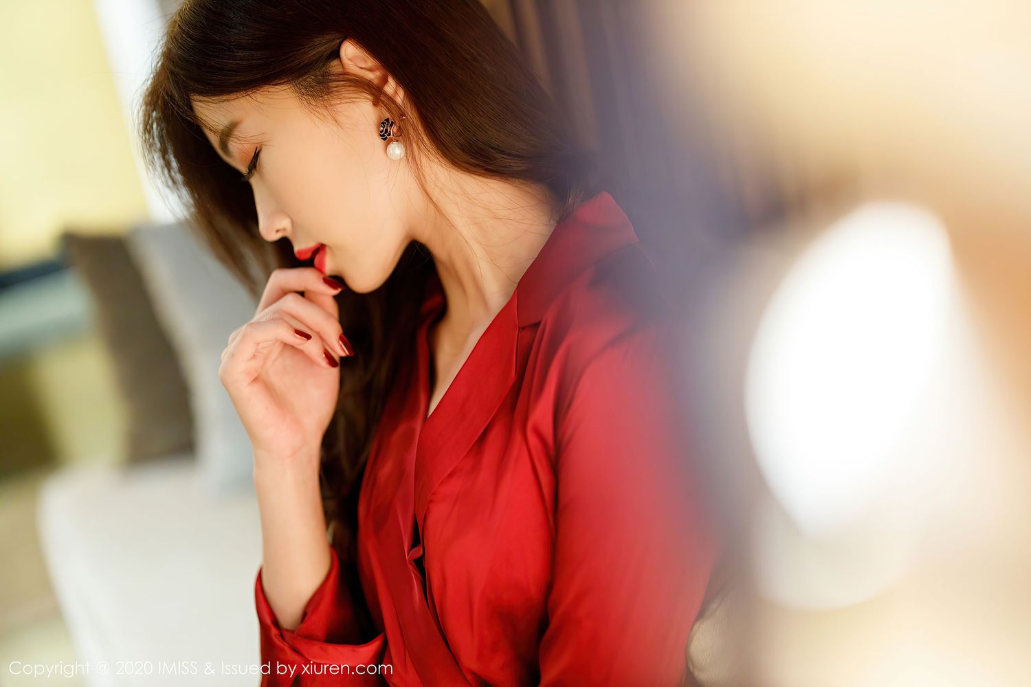 [IMiss爱蜜社] 美女模特杨紫嫣Cynthia - 典雅礼裙与魅惑丝袜心愿旅拍 Vol.502